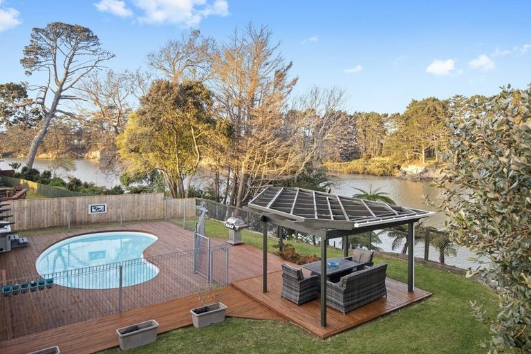 Photo of property in 8 Koromiko Place, Waiuku, 2123