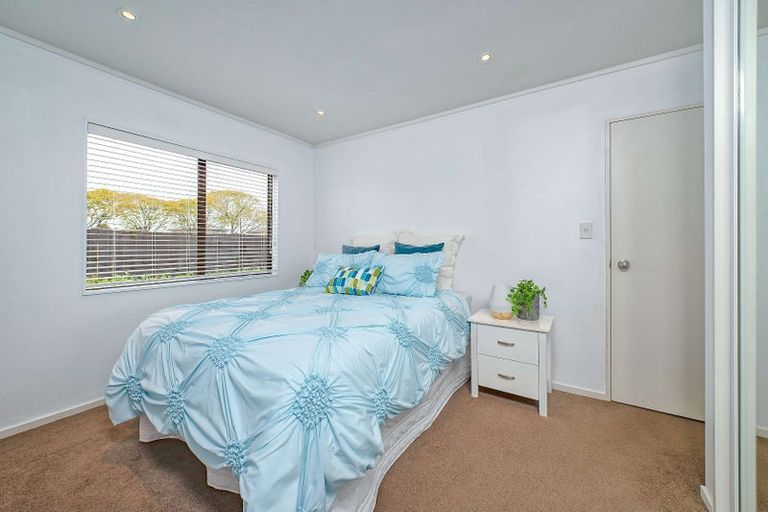 Photo of property in 10/58 Manuroa Road, Takanini, 2112