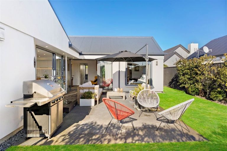 Photo of property in 27 Holiday Drive, Mairehau, Christchurch, 8052