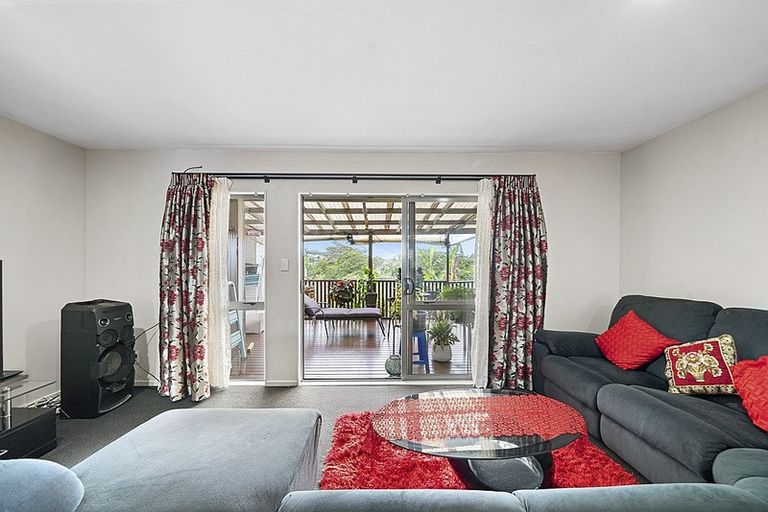 Photo of property in 28/3 Hulme Place, Henderson, Auckland, 0612
