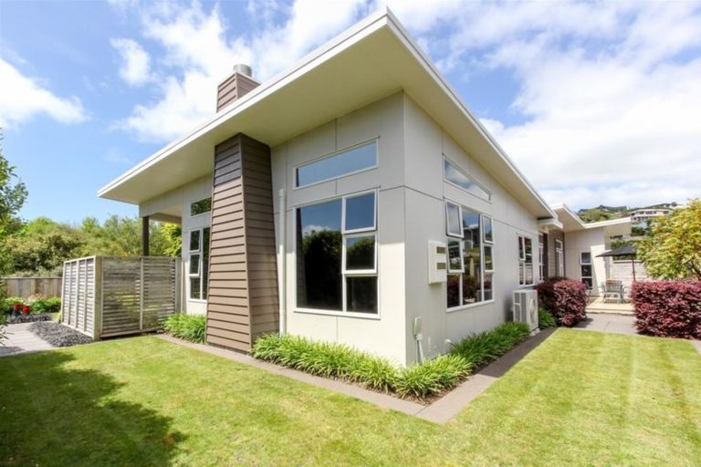 Photo of property in 10b Long Place, Frankleigh Park, New Plymouth, 4310