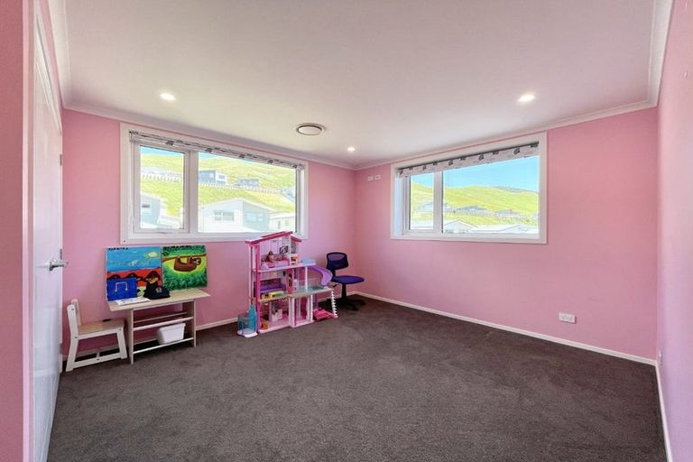 Photo of property in 154 Amesbury Drive, Churton Park, Wellington, 6037