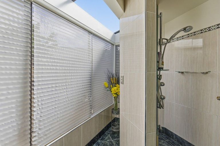 Photo of property in 11 Oakwood Grove, Paraparaumu Beach, Paraparaumu, 5032