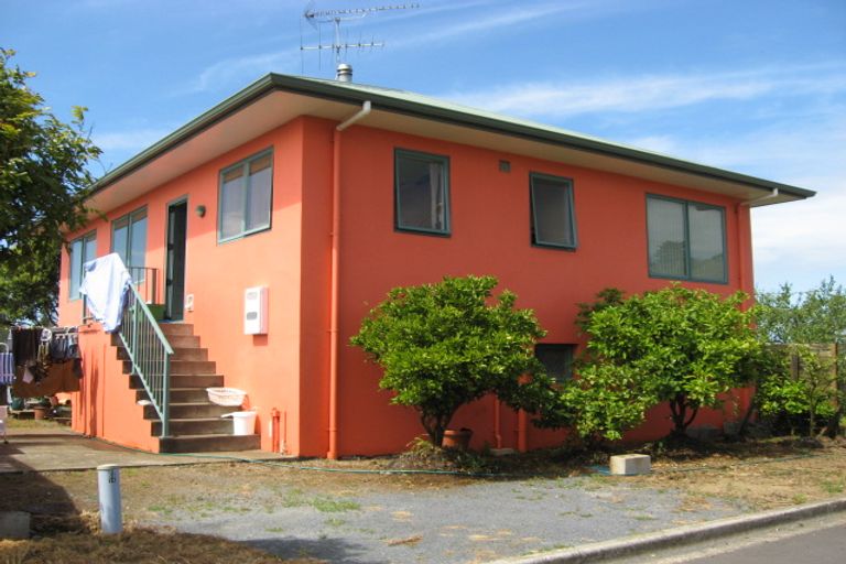 Photo of property in 1 Hocken Place, Mangere Bridge, Auckland, 2022