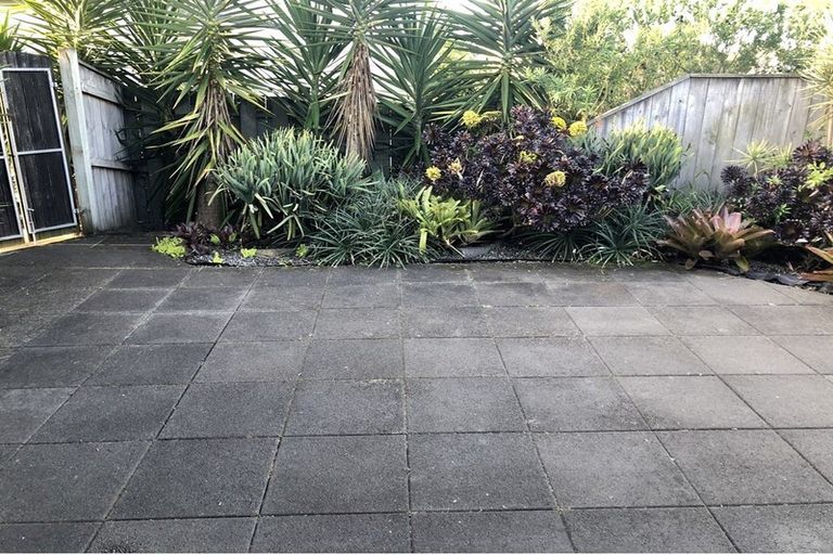 Photo of property in 6/28 William Bond Street, Stanley Point, Auckland, 0624