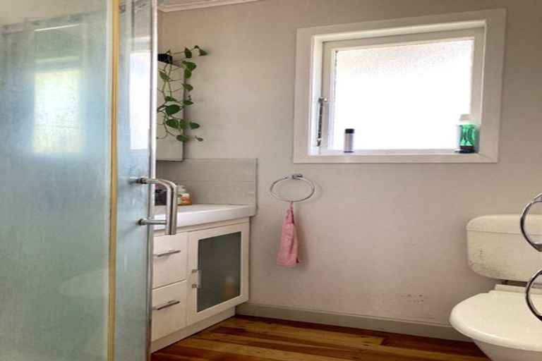 Photo of property in 672 Te Atatu Road, Te Atatu Peninsula, Auckland, 0610