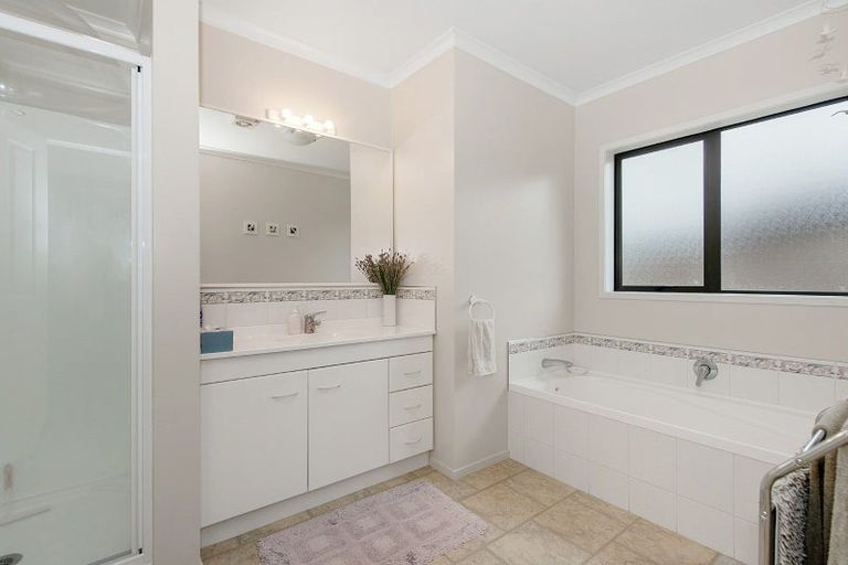 Photo of property in 12 Buckingham Place, Rototuna North, Hamilton, 3210