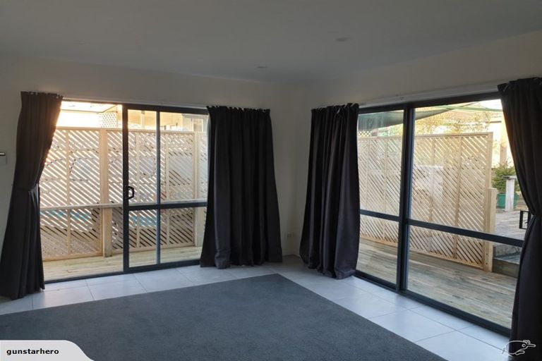 Photo of property in 9 Neil Avenue, Te Atatu Peninsula, Auckland, 0610