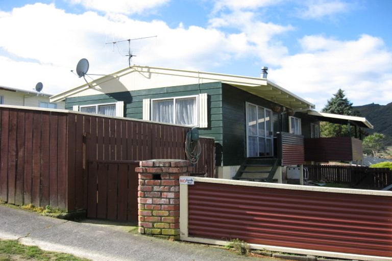 Photo of property in 14 Newburn Grove, Wainuiomata, Lower Hutt, 5014