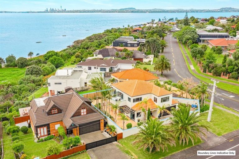 Photo of property in 122 Beach Road, Te Atatu Peninsula, Auckland, 0610