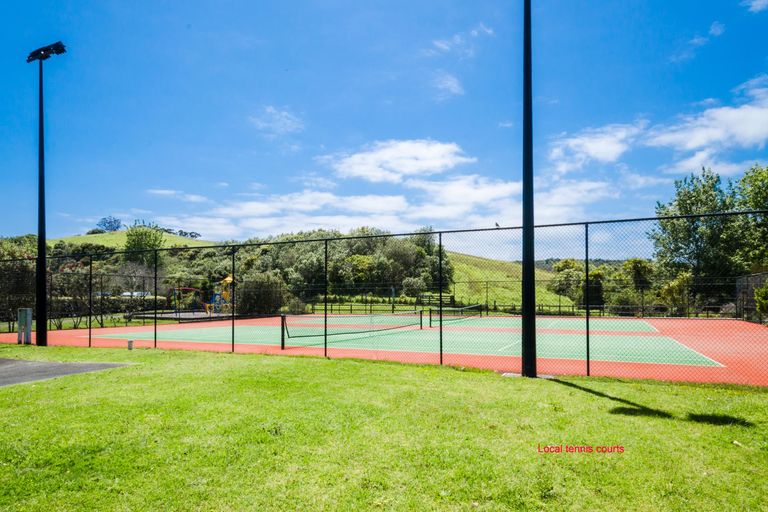 Photo of property in 20 Taumata Road, Omaha, 0986