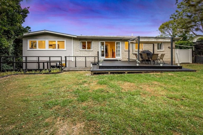 Photo of property in 36 Hartley Terrace, Massey, Auckland, 0614