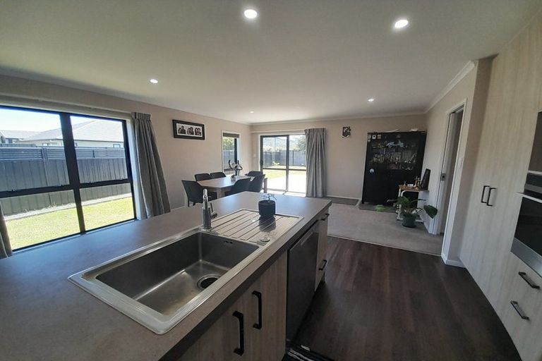 Photo of property in 48 Te Kaeaea Crescent, Wallaceville, Upper Hutt, 5018