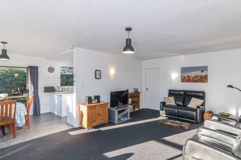 Photo of property in 34a Rewarewa Crescent, Waikanae, 5036