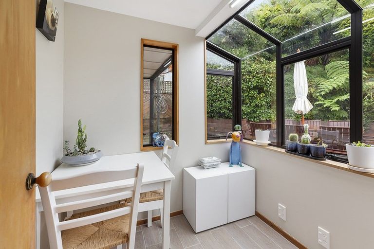 Photo of property in 25 Thatcher Crescent, Crofton Downs, Wellington, 6035