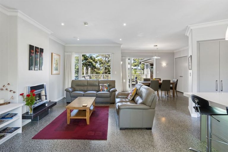 Photo of property in 151a Whangaparaoa Road, Red Beach, 0932