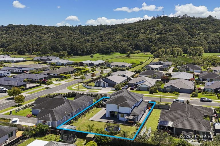 Photo of property in 7 Sir Lincoln Drive, Kumeu, 0810