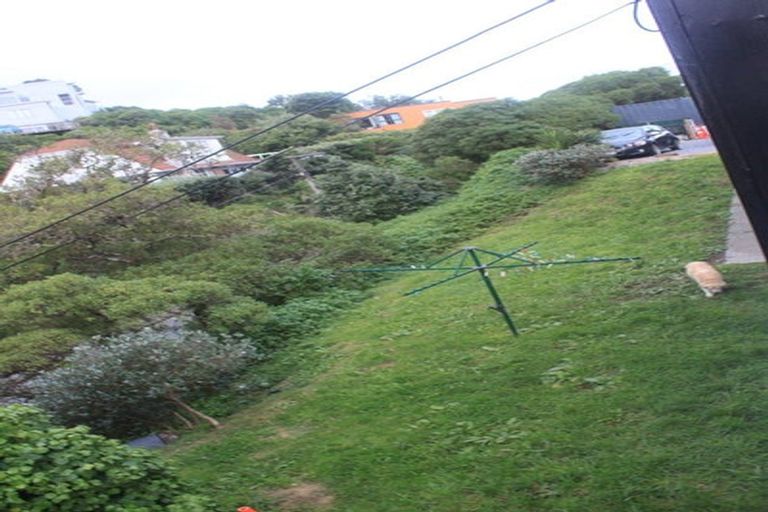 Photo of property in 55 Hungerford Road, Houghton Bay, Wellington, 6023