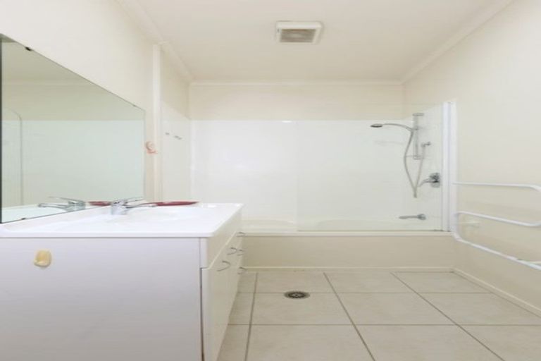 Photo of property in 6 Brashier Circle, Sunnyvale, Auckland, 0612