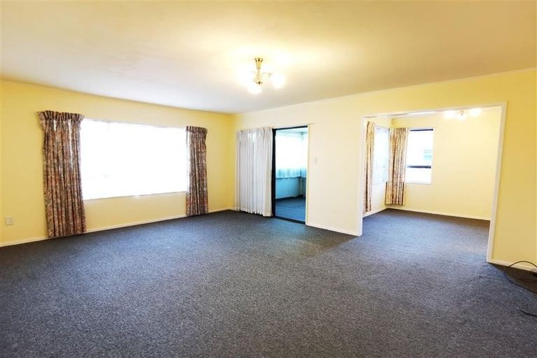 Photo of property in 112 Aviemore Drive, Highland Park, Auckland, 2010