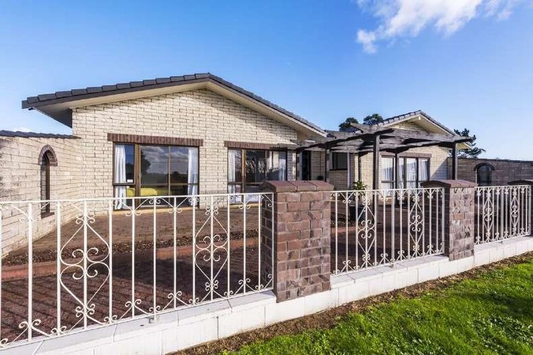 Photo of property in 16 Shakespeare Road, Waiuku, 2681