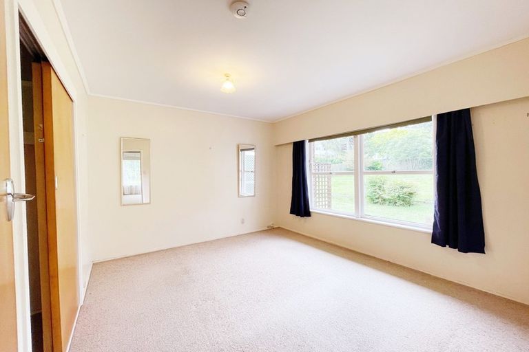 Photo of property in 2/53 Ayton Drive, Totara Vale, Auckland, 0629