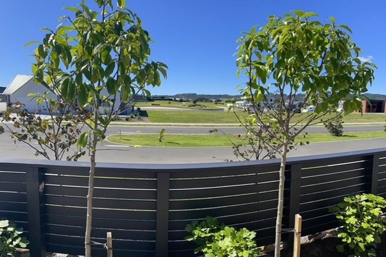 Photo of property in 16 Awatea Drive, Whitianga, 3510