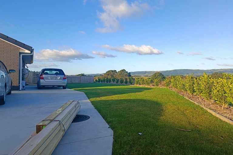 Photo of property in 90 Johnstone Drive, Fitzherbert, Palmerston North, 4410