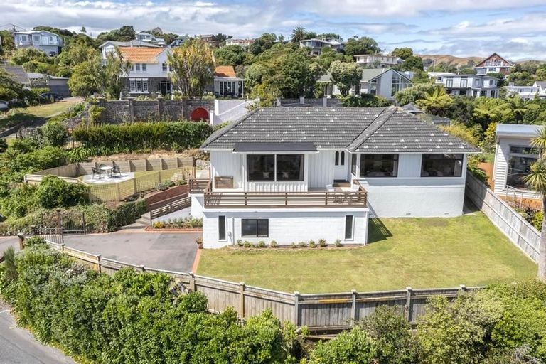 Photo of property in 77 Motuhara Road, Plimmerton, Porirua, 5026