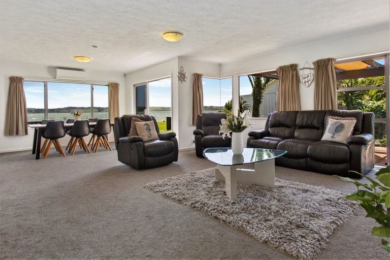 Photo of property in 19 Ronald Avenue, Glenbrook, Waiuku, 2681