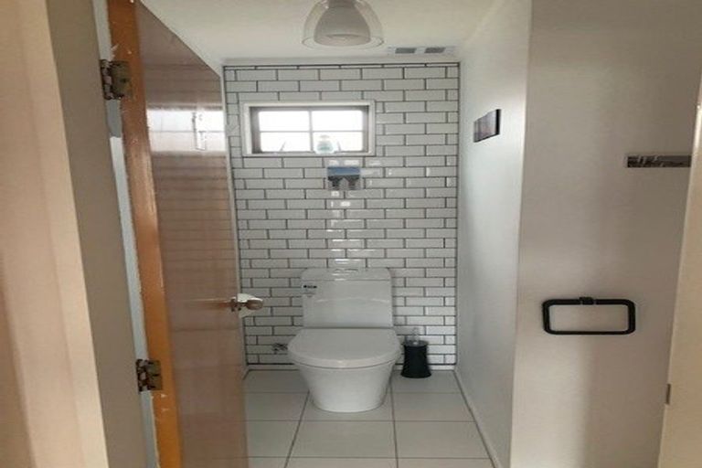 Photo of property in 42 Satara Crescent, Khandallah, Wellington, 6035