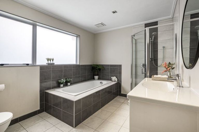 Photo of property in 90 Roberts Avenue, Belmont, Auckland, 0622