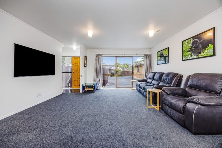 Photo of property in 4/17 Ross Martin Court, Conifer Grove, Takanini, 2112