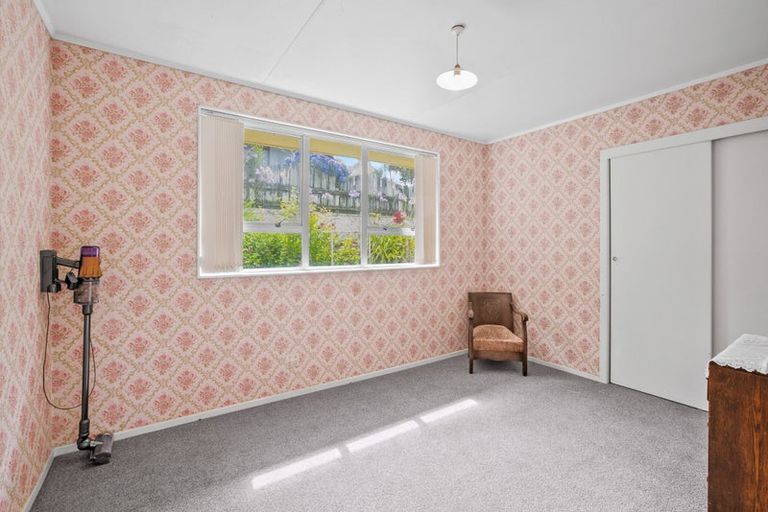 Photo of property in 3 Oawai Place, Marfell, New Plymouth, 4310