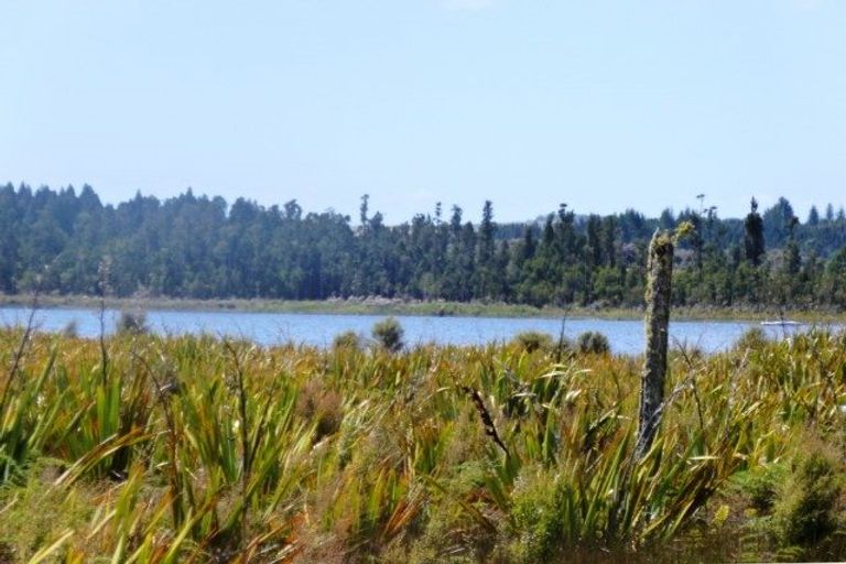 Photo of property in Moana-rotomanu Road, Moana, 7875