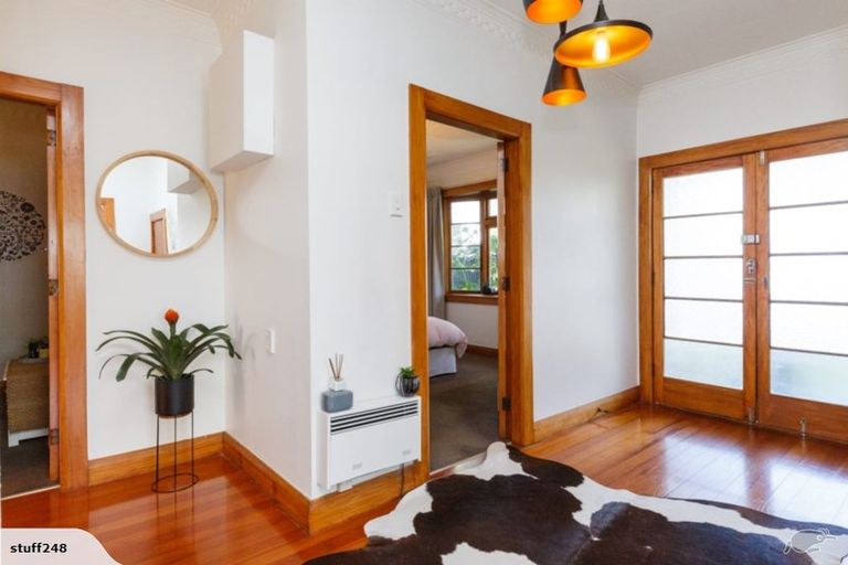 Photo of property in 8 Stewart Crescent, Hokowhitu, Palmerston North, 4410