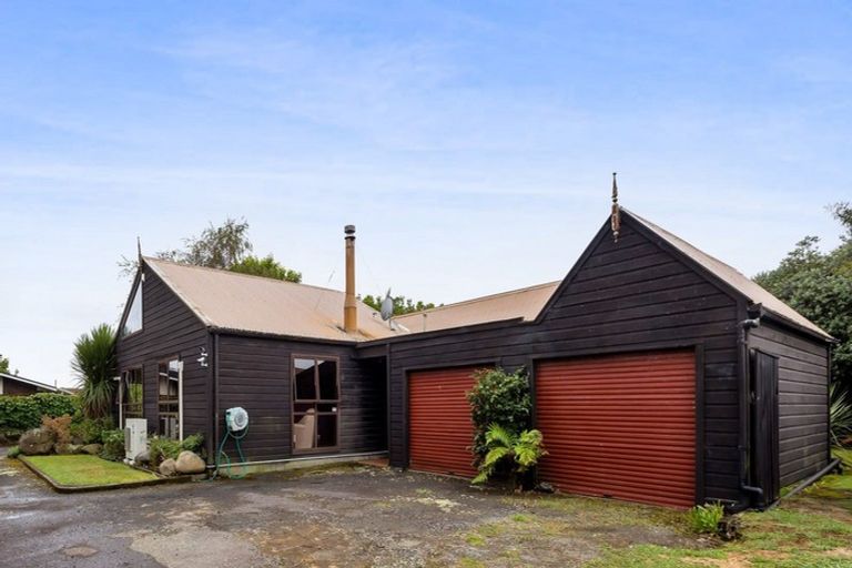 Photo of property in 19a John Guthrie Place, Merrilands, New Plymouth, 4312