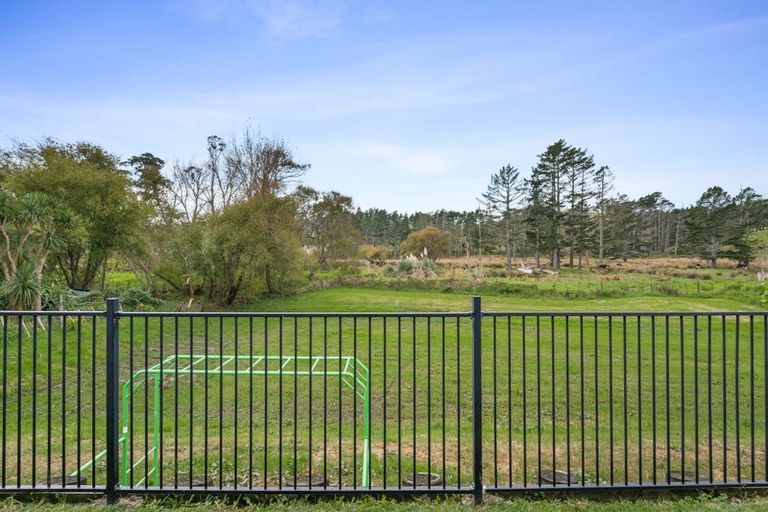Photo of property in 11 Riverboat Lane, Helensville, 0800
