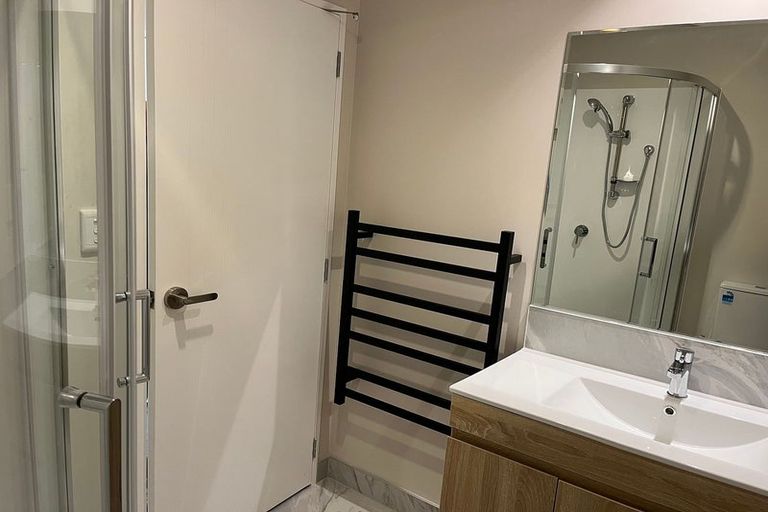 Photo of property in 6/58 Te Atatu Road, Te Atatu South, Auckland, 0610