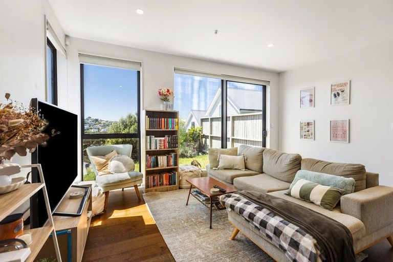 Photo of property in 6/62 Spenmoor Street, Newlands, Wellington, 6037