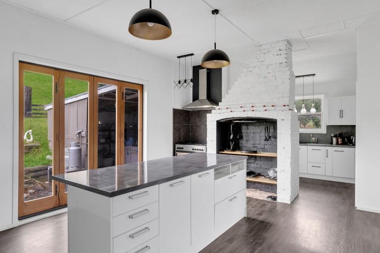 Photo of property in 2 School Road, Tiniroto, Manutuke, 4078