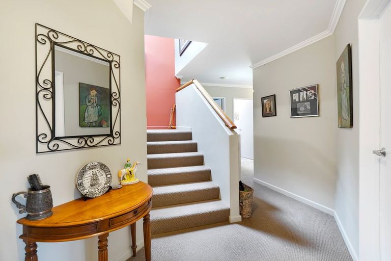 Photo of property in 29 La Lena Grove, Fitzherbert, Palmerston North, 4410