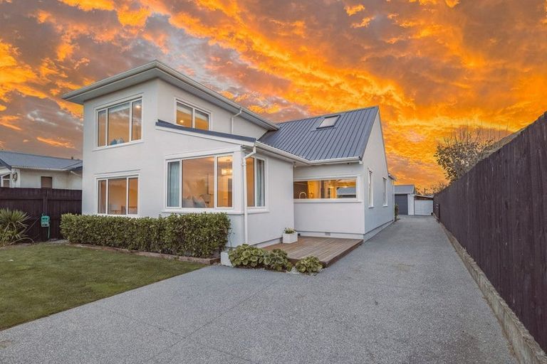 Photo of property in 35 Marine Parade, North New Brighton, Christchurch, 8083