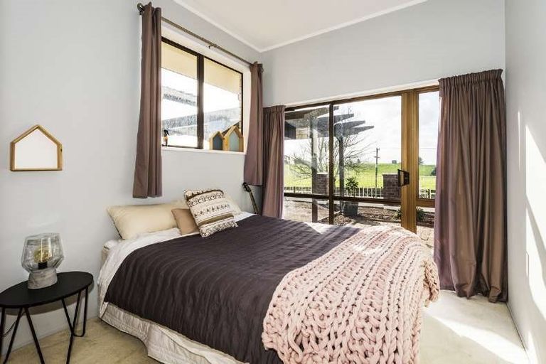 Photo of property in 16 Shakespeare Road, Waiuku, 2681