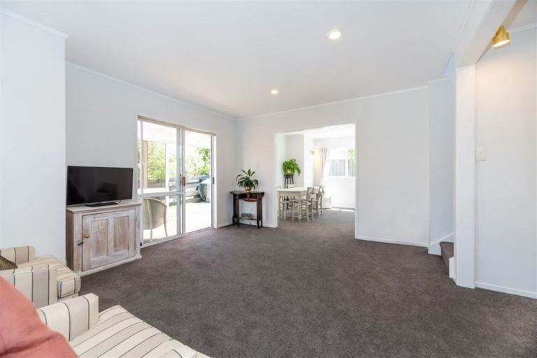 Photo of property in 1/12 Cobblestone Lane, Hillcrest, Auckland, 0627