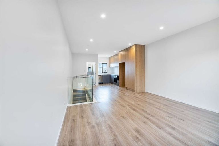 Photo of property in 10 Kari Lane, Kumeu, 0810