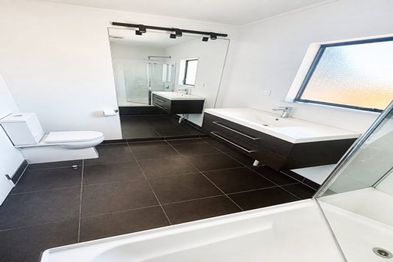 Photo of property in 1/4 Paul Place, Pakuranga, Auckland, 2010