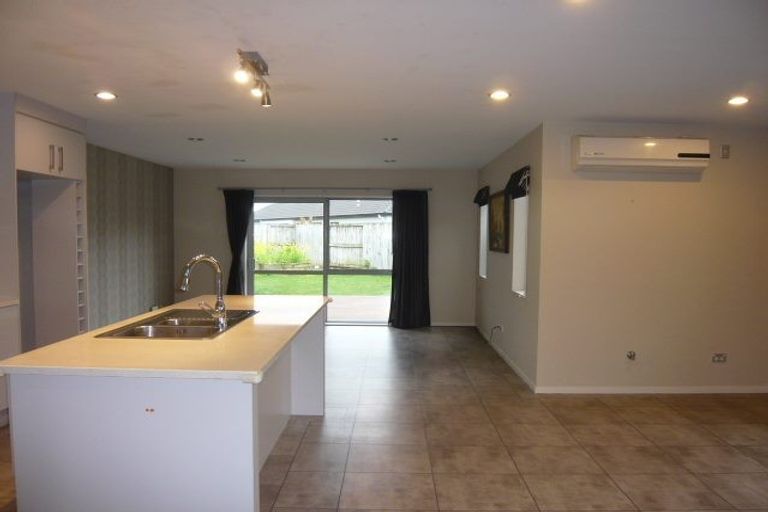 Photo of property in 16 Cole Thomas Place, Huntington, Hamilton, 3210