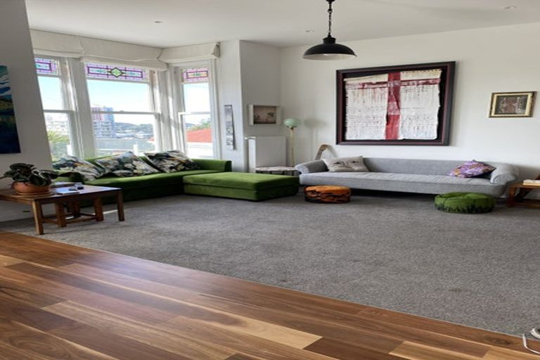 Photo of property in 32 Talavera Terrace, Kelburn, Wellington, 6012