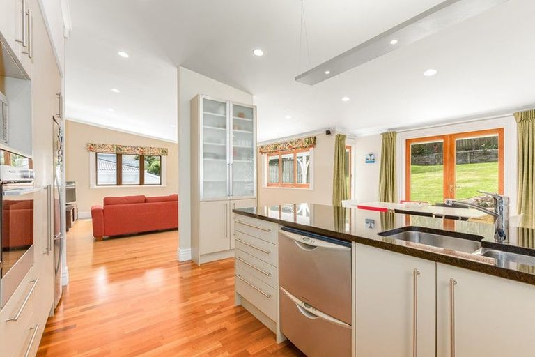 Photo of property in 12 Woburn Road, Northland, Wellington, 6012